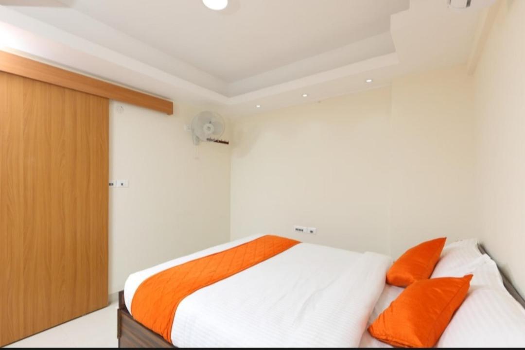 Phoenix Inn Chennai Bagian luar foto