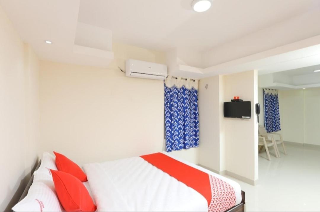Phoenix Inn Chennai Bagian luar foto
